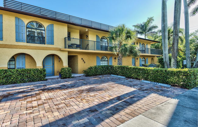 Le Monaco - Romantic 1 BR Condo Steps from 5th Ave S. Chic Coastal Retreat with King Bed and Beach Access. Perfect Location for Couples Near Dining, Shopping, and Naples Beach - Foto 24