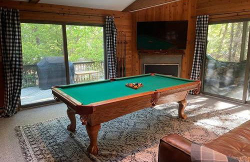 Luxe Lake Harmony Home, Game Room, Firepit, Deck - Foto 18
