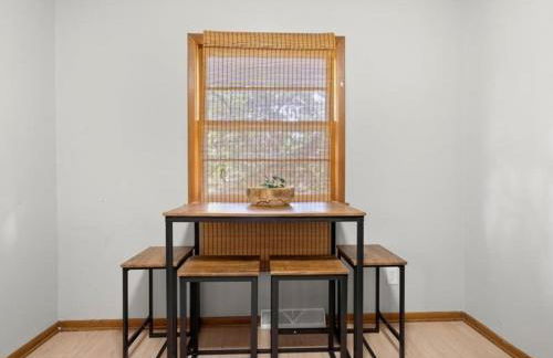 Charming Family Friendly 3BR Duplex Close to Drake - Foto 6