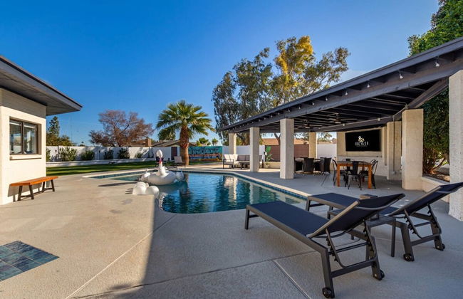 5BR Resort-style Oasis 2 Primary s Cabana Gameroom - Photo 45