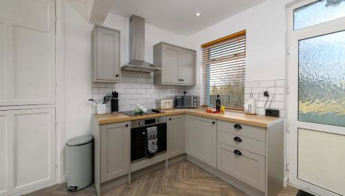 Welsh 3 Bedroom Retreat w Garden Parking Wifi - Foto 3