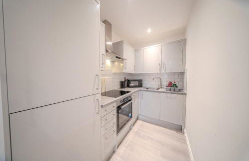 9 Royal Oak Brentwood - 2 Bed - Free Secure Parking - Contractor Stays - Long Stays - Foto 4