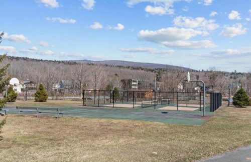 Ski In Ski Out Cabin on Hunter Mtn Seasonal Pool Access w Panoramic Views Hike Swim Fish Relax - Foto 17