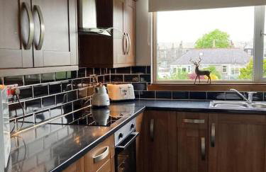 Free Parking, Near Airport, Aberdeen Uni and ARI - Foto 8