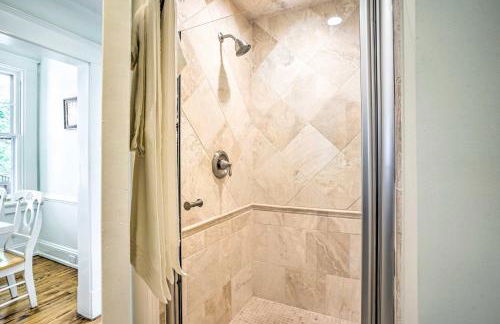 Majestic Richmond Apt with Tranquil Koi Pond! - Foto 33