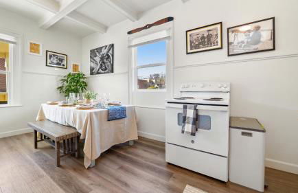 Midtown Flight Deck: 2BR Gem - Foto 26