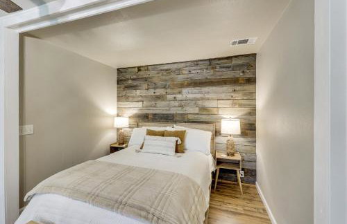 On-Site Creek and Spacious Yard Family Gem in Royal - Foto 21