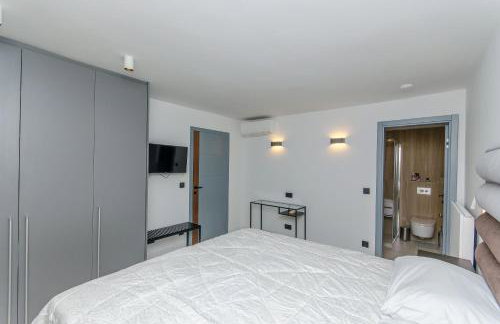 Azure Heaven Apartment w heated pool - Photo 21