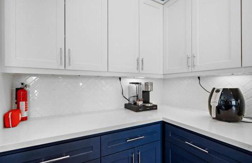 Luxury Downtown Home with Rooftop Deck And Skyline View - Photo 28