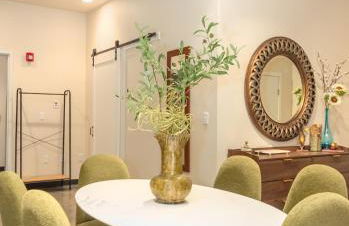 Stylish South Hill Retreat Queen Bed and Sofa Sleeper Full Kitchen Free Parking - Foto 66