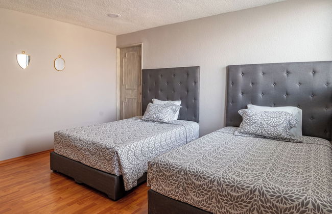 Penthouse Near Masaryk , Sleeps 16 , Pet Friendly - Foto 2