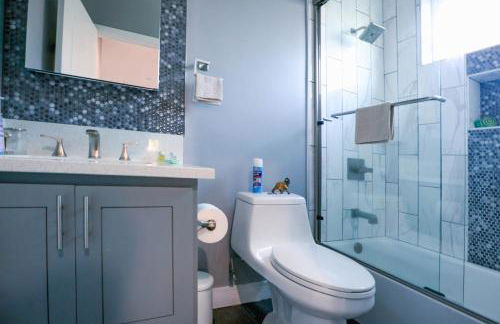 Lucky Charm 4 Bedroom Mid-City Apartment - Photo 23