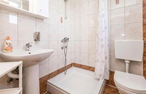 Nice Home In Licko Lesce With Wifi - Photo 23