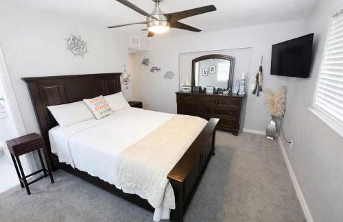 Spacious 4 bedroom 3 bath Clearwater Vacation House Cowboy Pool Fire Pit Games Close to Clearwater Beach Biking Trail Farmers Markets Harbor Health Spa Baycare Ballpark and Ruth Eckerd Hall Golf Courses - Photo 19