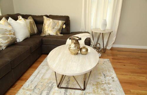 Grace Filled Apartment in Newark - Photo 19