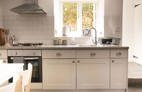 Charming 2BD Cottage wIth beautiful views nr Bath - Photo 11