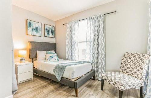 Next to Convention Center, Dave and Busters and Shops with parking - Foto 10