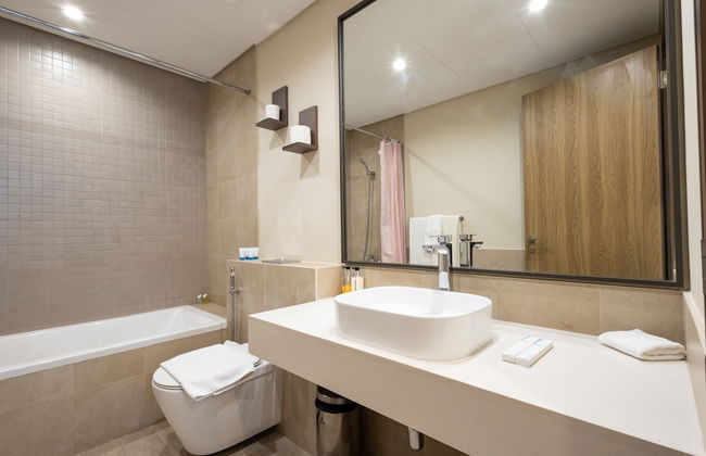 SuperHost - Chic Modern 1BR Apt Retreat with City View - Photo 25