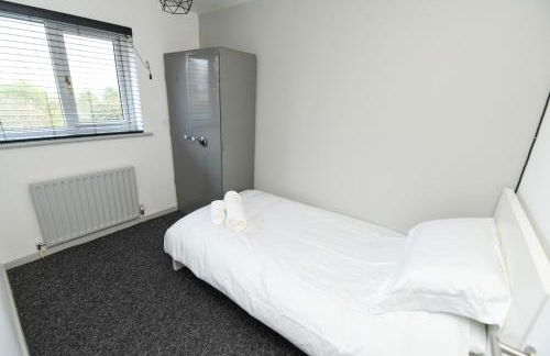 Modern Home in Royston, Free Off-Street Parking, Perfect for Families, Contractors & Work - Foto 11