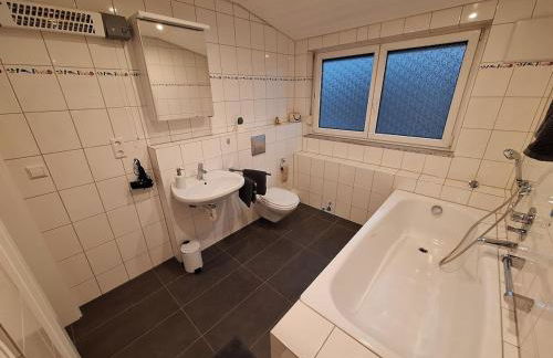 Helle, großzügige Dachgeschosswohnung - Foto 8