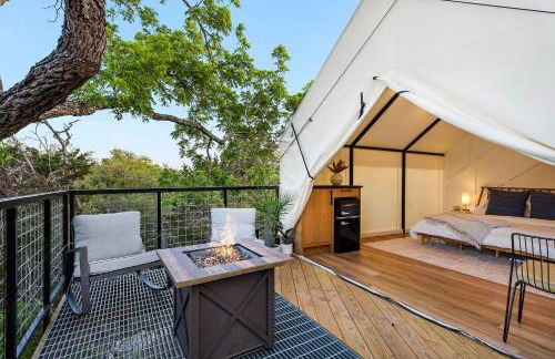 Treehouse Glamping at Pecan Haven W Hot Tub - Foto 9