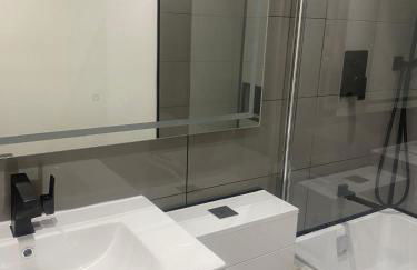 Lovely Modern studio flat with jacuzzi bath free parking - Foto 2