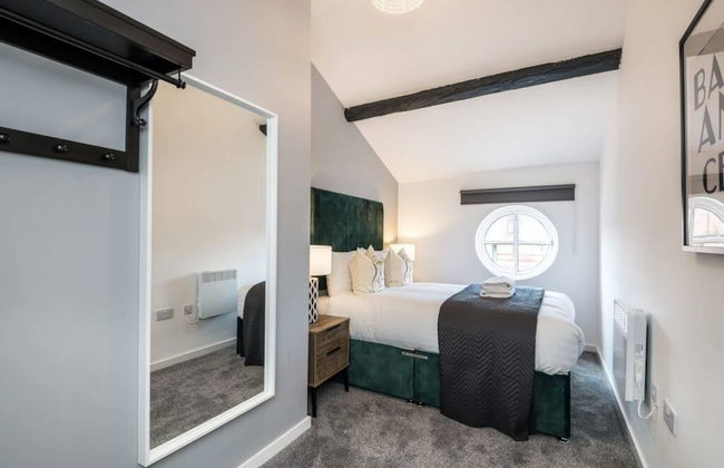 Host Apartments The Roscoe Carriage House - Photo 15