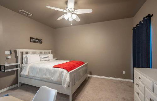 Sunset Retreat, Clean Modern 3BR, Garage, Near 191 - Foto 30