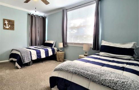 Marsh House, HOT TUB, Waterfront, KING bed, Close to Lejeune, - Foto 9