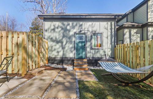 Secluded Tiny Home in Exclusive Paris Mountain! - Foto 24