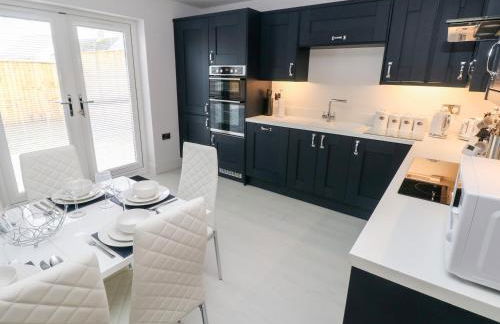 LunaRoxx, 6 Meadow Gardens, Kilgetty - Photo 8