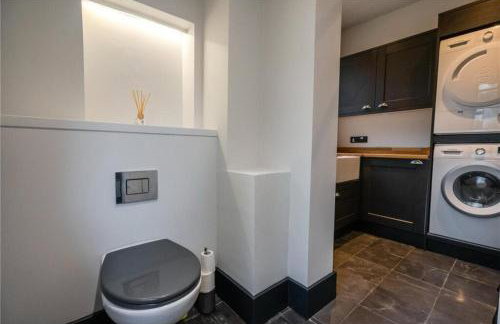 Humberston Avenue Large 4bed - Contractors Welcome & Big Living Area - Photo 14