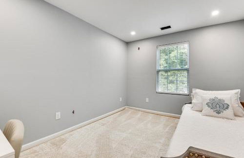 Game Room and Peaceful Deck Dacula Family Home - Foto 32