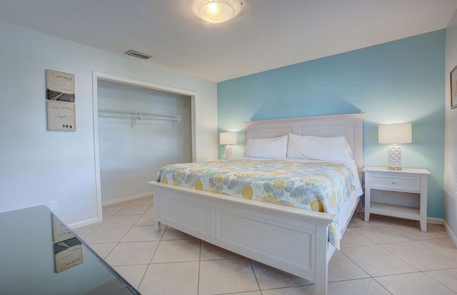 Milano Vacation Rental: Newly Renovated 3-BR Home with Private Pool, Hot Tub, and Pet-Friendly Front Yard. Minutes from Vanderbilt Beach - Photo 6