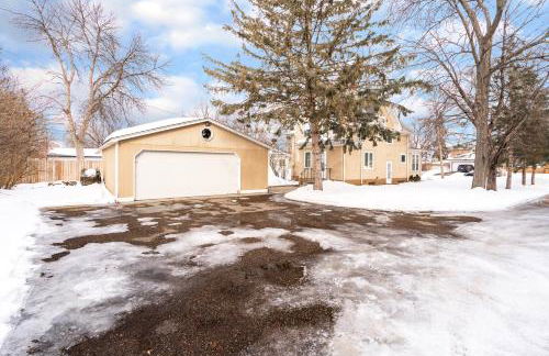 King Bed - 5 Min to MOA - 75 & 65' HDTV - Ping Pong - Foto 46