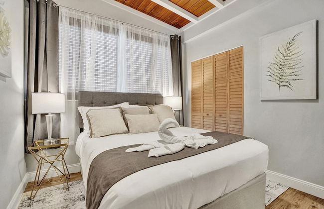 5BR with Heated Pool 5 min to Beach - Photo 14