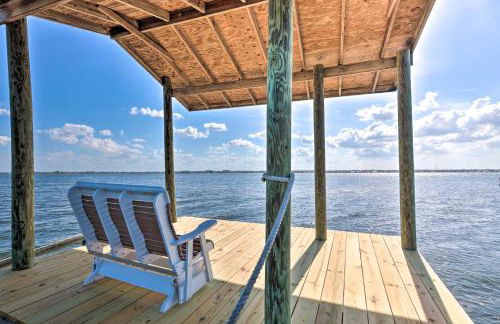 Riverfront Merritt Island Bungalow with Dock and Deck - Foto 22