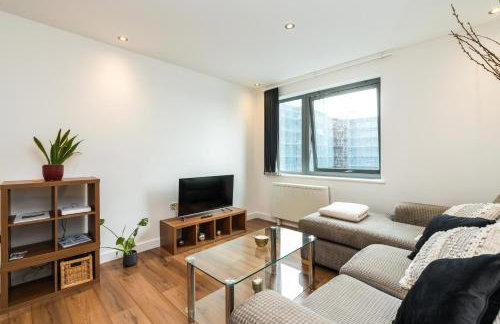 Direct Tube Links to Central London , Walk to Station one bedroom flat in Greater London, ID required - Foto 20