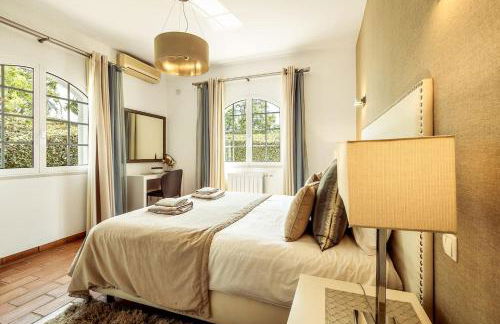 Lovely Very Private Villa with Beautiful Gardens - Foto 34