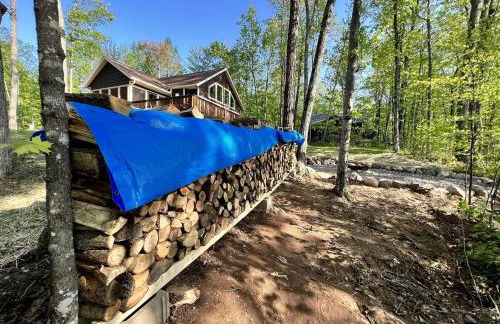 Group Lake Cabin with Ping Pong Table Loaded with Kayaks in Wisconsin - Foto 39