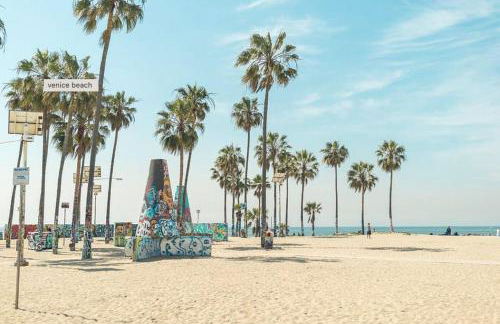 Grand 4-Bedroom - Brand New - Free parking and Patio - Photo 27