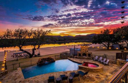 Beachfront Villa New Listing Intro Pricing - Foto 1