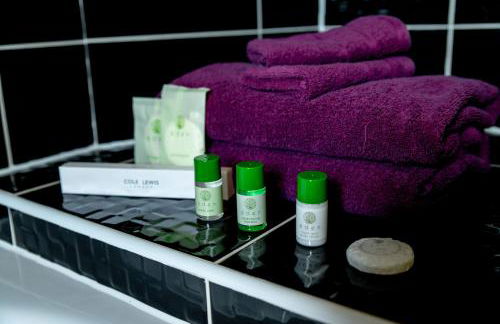 Chichele House, sleeps 8, Nr Rushden Lakes, allocated parking, corporate welcome - Foto 11