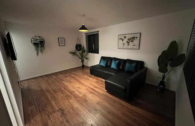 Impeccable 2-bed Apartment in Grays, London - Photo 23