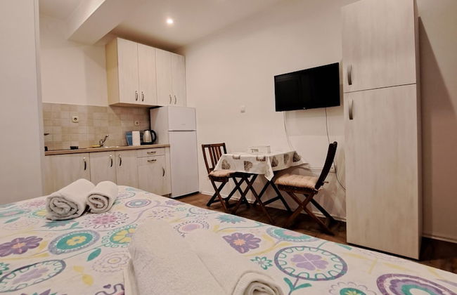 Studio Leo Apartment - Photo 14