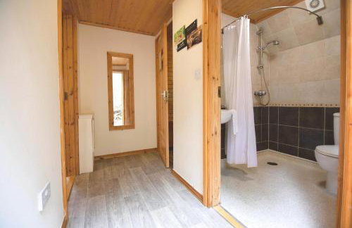 Lazy Bear Lodge with Hot Tub - Finlake Resort and Spa in Devon - Foto 16