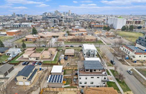 Walk to Broncos Stadium Hot tub & Rooftop - Foto 42