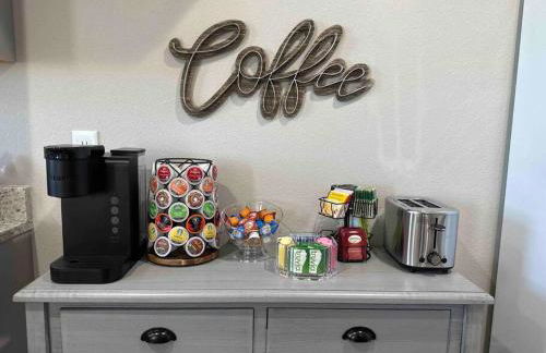 Brand New! Charming and Cozy - Foto 29