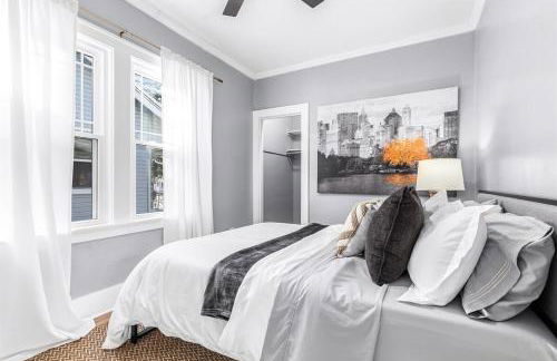 Spacious 4BR Home by Dtown Royal Oak - Photo 23