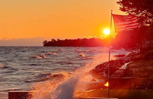 Tree-Top Lake-Front Cottage - Foto 44